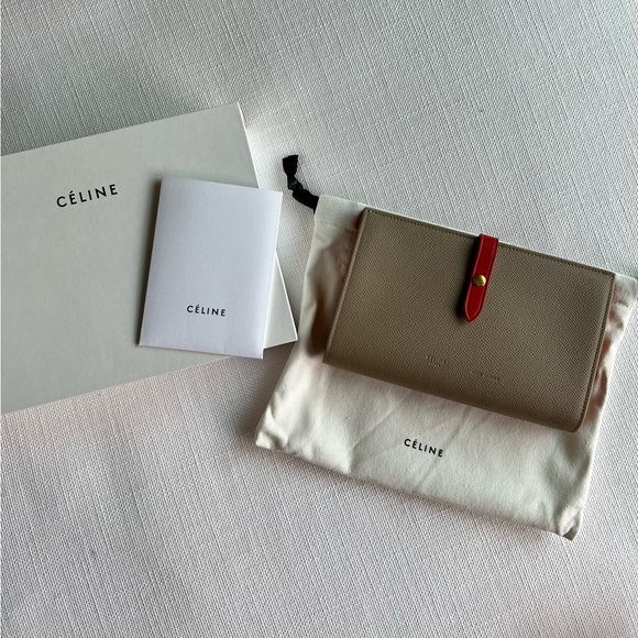 AUTHENTIC 2018 CÉLINE LARGE STRAP WALLET IN GRAINED CALFSKIN - SAND / RED - NWT - Picture 5 of 10